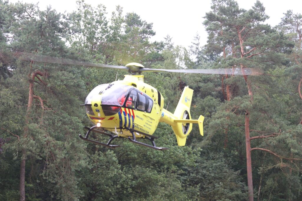 Traumahelikopter Landt Voor Incident Op Het Kasteel In Apeldoorn ...