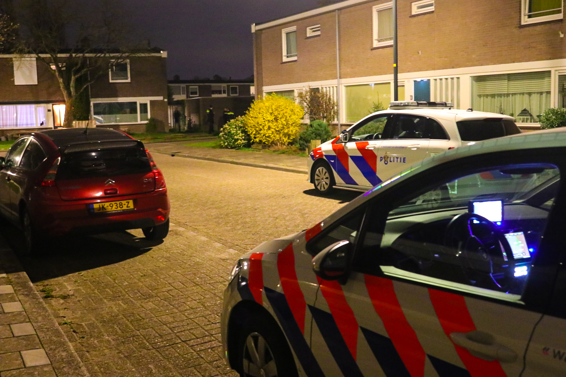 Lichaam aangetroffen in woning; Politie doet onderzoek