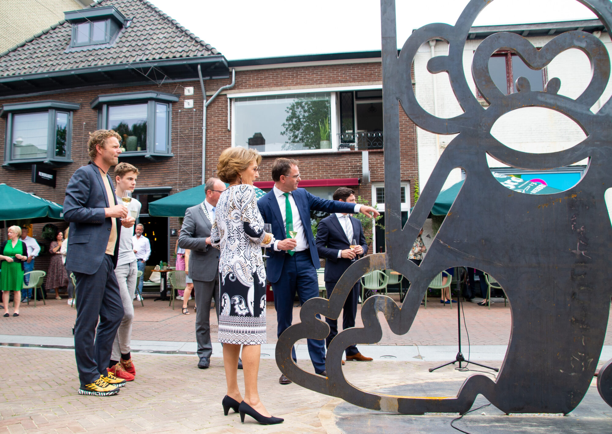 Jarig aapje pronkt in centrum Apeldoorn