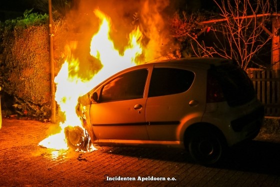 Auto uitgebrand Kwartelweg Apeldoorn