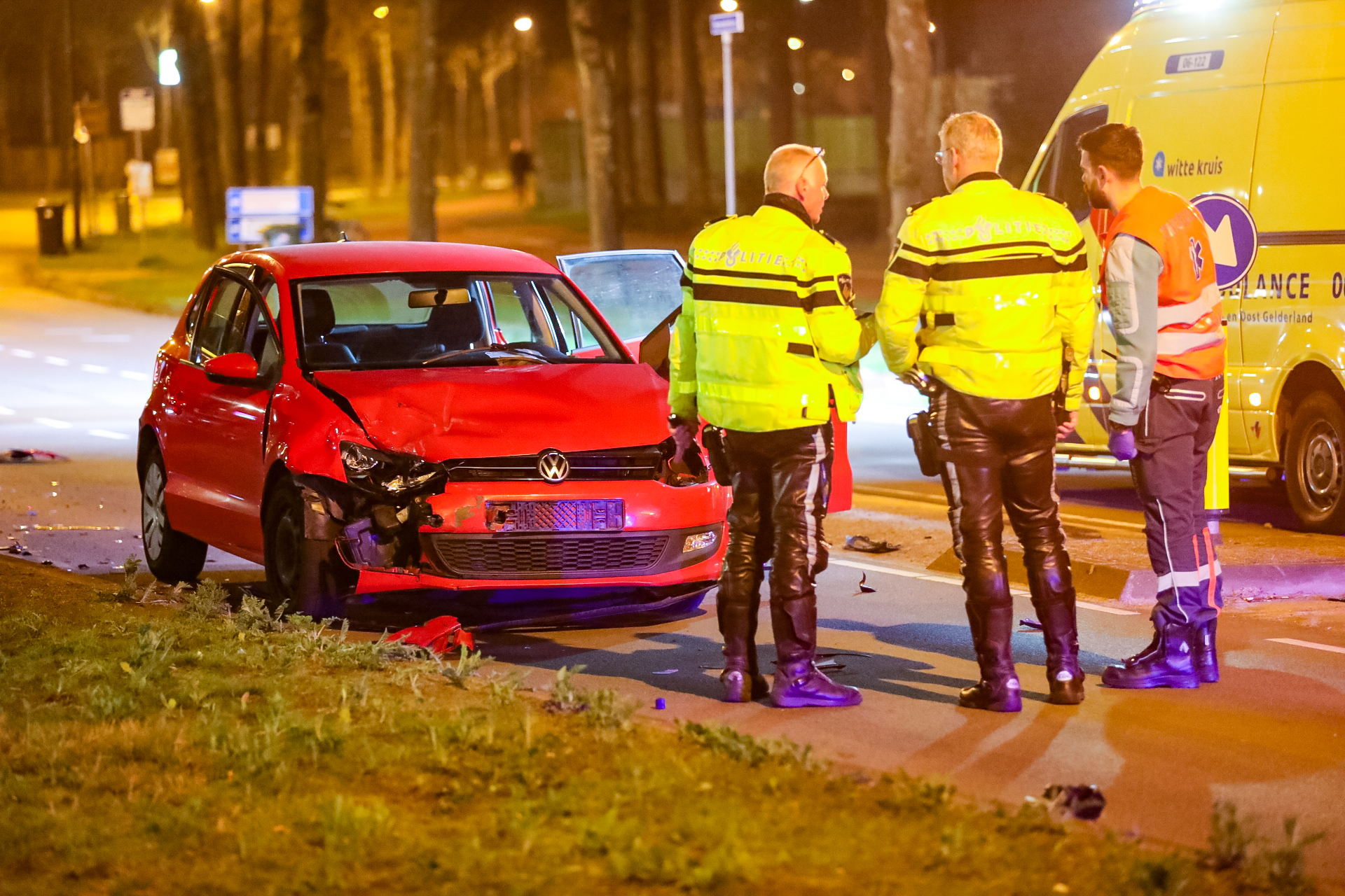 Twee gewonden bij zwaar auto ongeluk Heemradenlaan