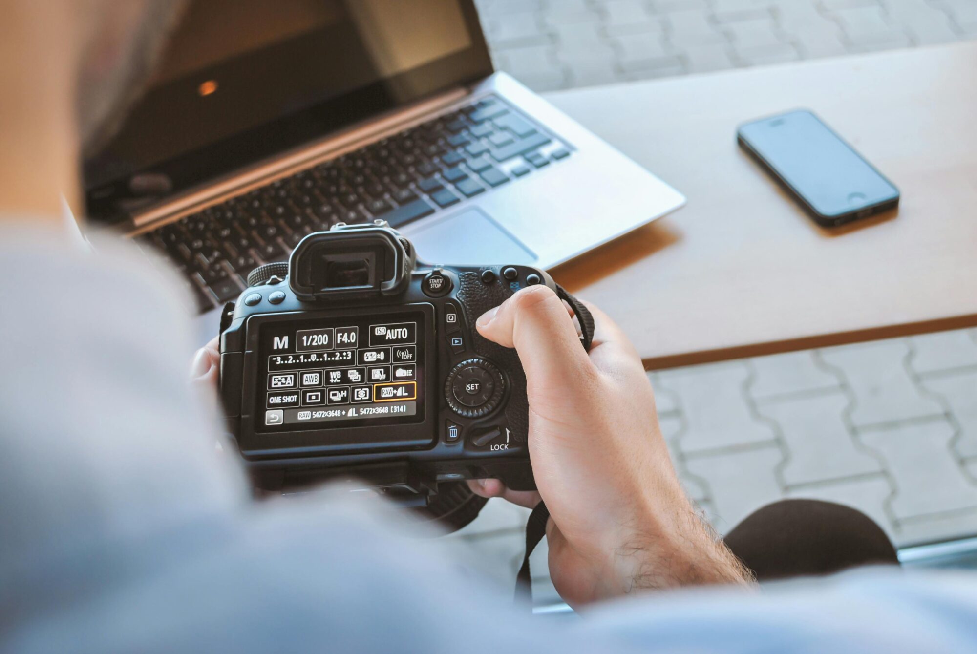 Fotograaf of journalist? Zo blijf je anoniem en houd je de lens van je camera verborgen