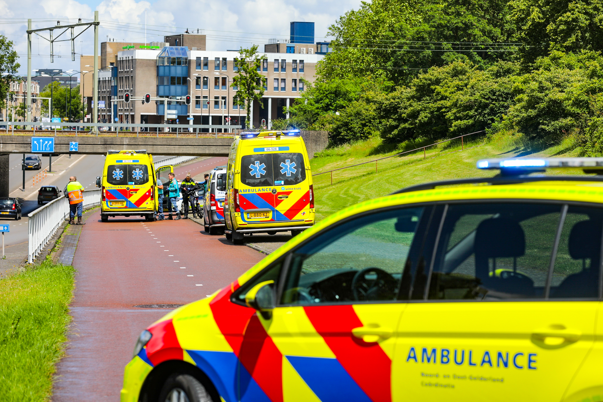 Traumahelikopter opgeroepen voor ernstig fiets ongeluk in Apeldoorn