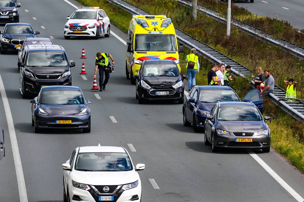 Drie auto’s botsen op A50 bij Klarenbeek