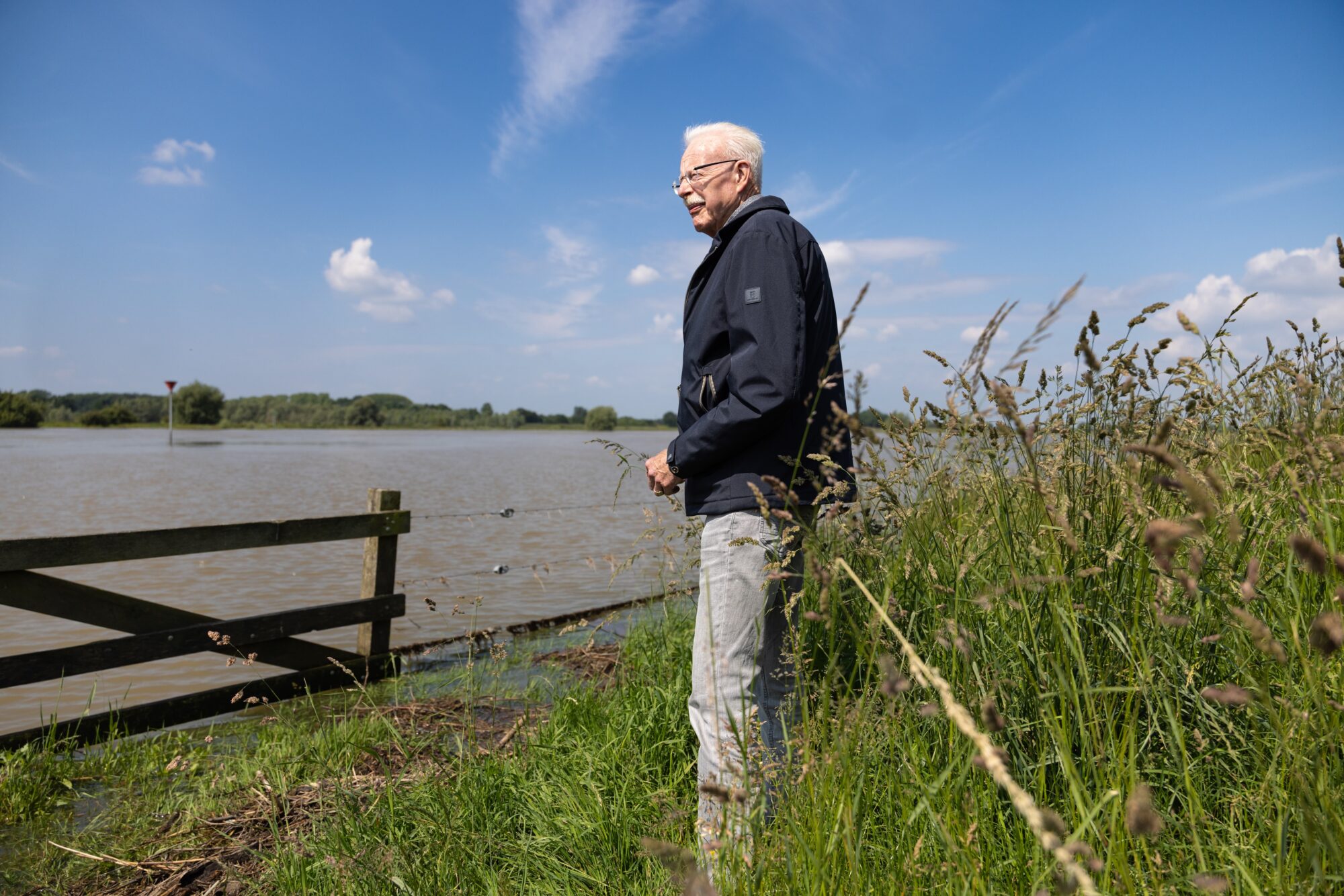 ‘We zwommen de IJssel over met een sigaar in de mond’