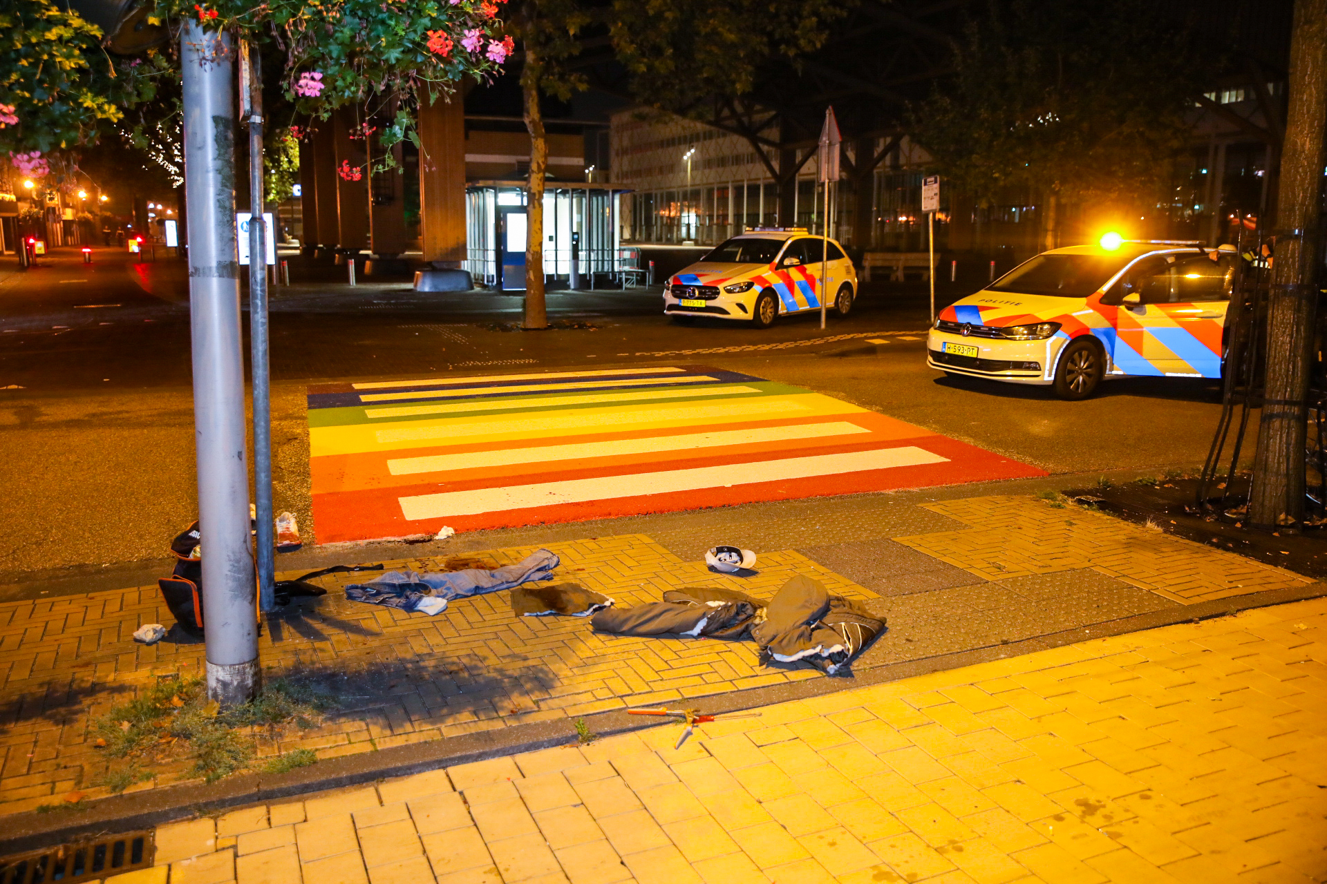 Man zwaargewond in Apeldoorn, meters lange bloedspoor door centrum