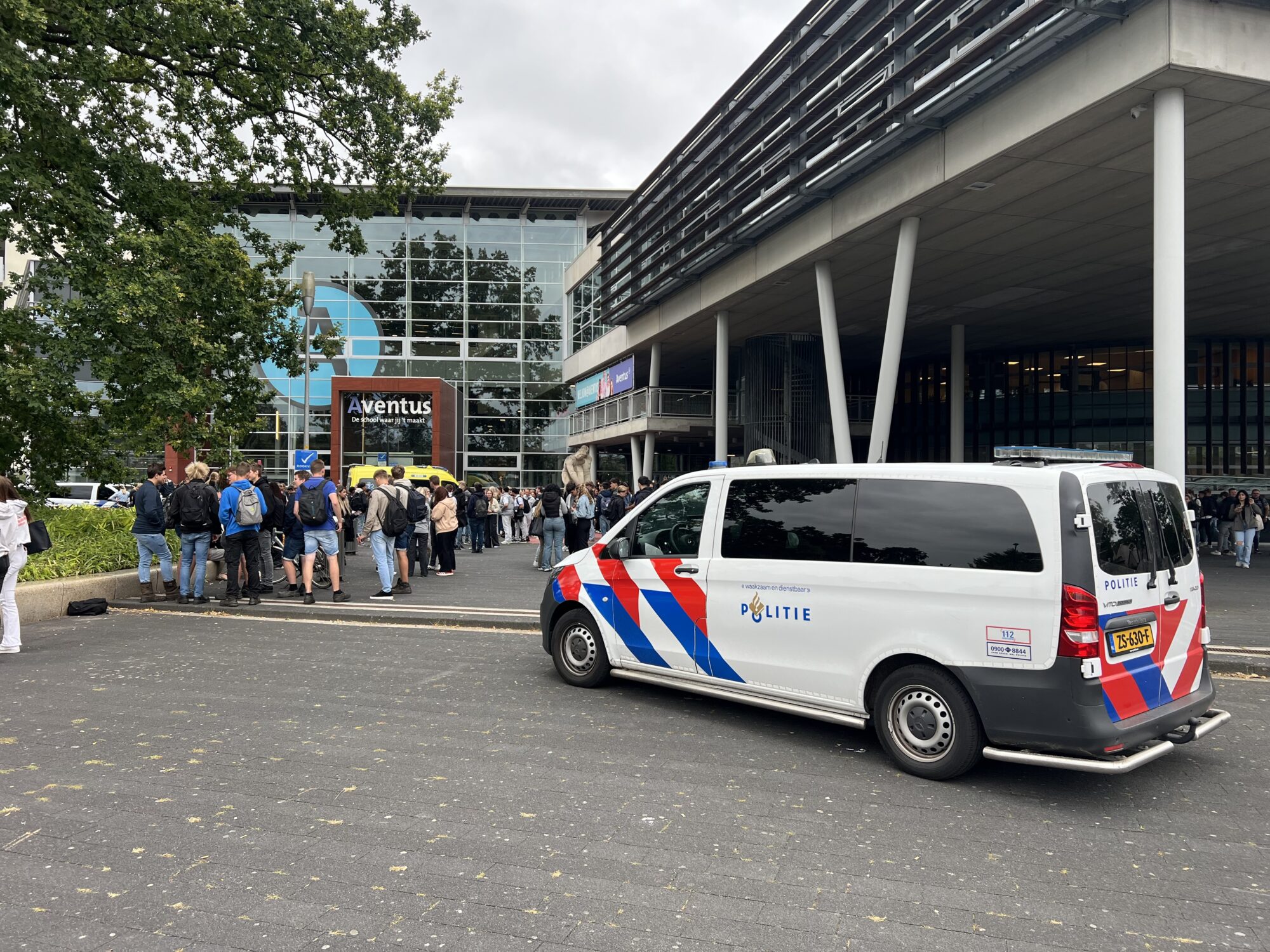 Steekincident bij ROC Aventus in Apeldoorn, slachtoffer naar het ziekenhuis