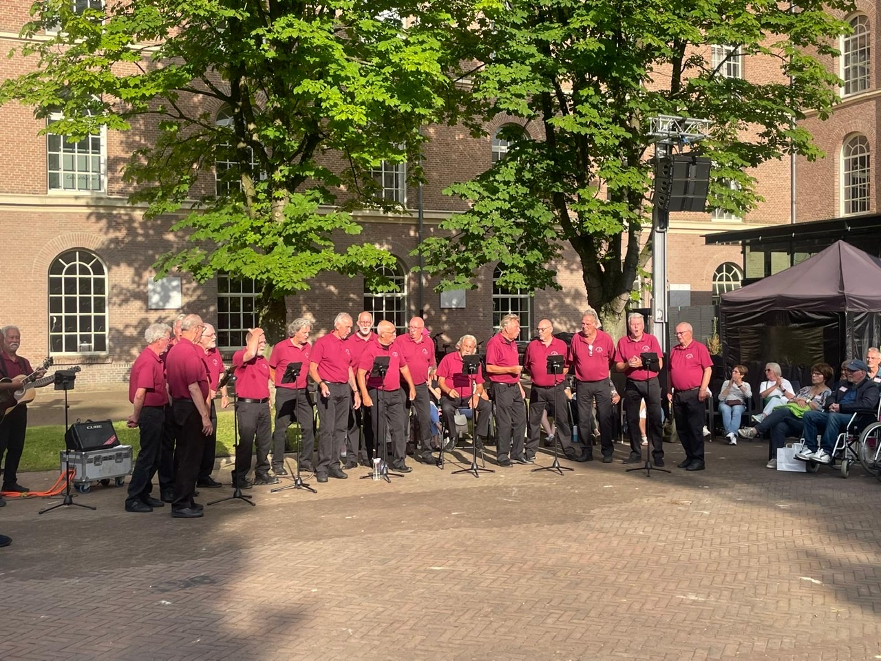 Deventer Hanzezangers  live in De Kuip