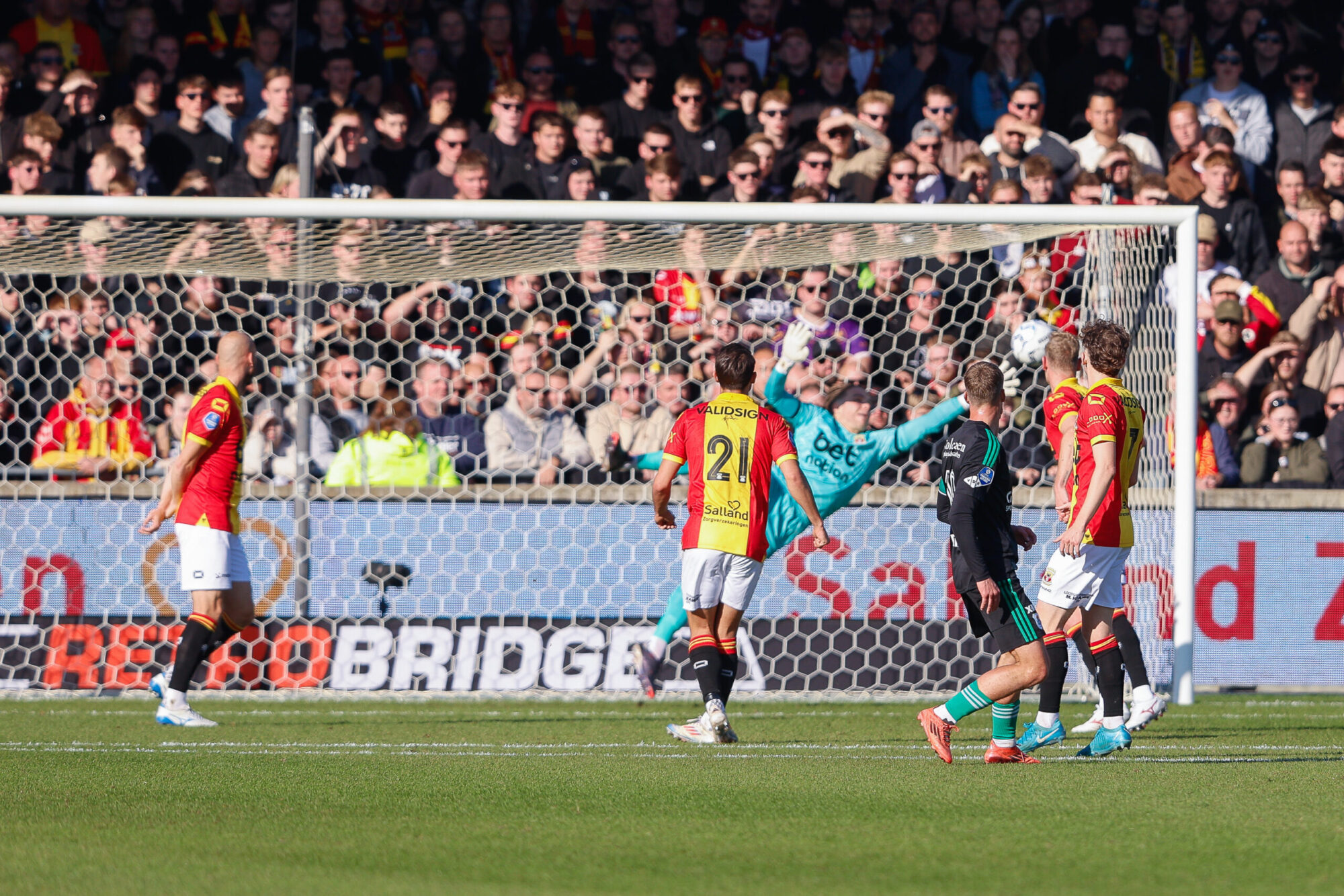 Enerverende IJsselderby eindigt gelijk