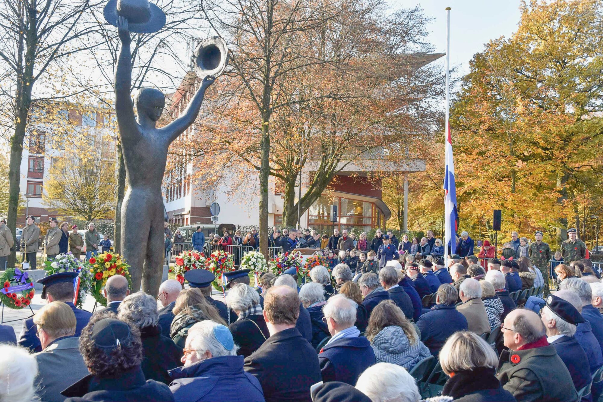 Herdenking Canadese militairen bij monument