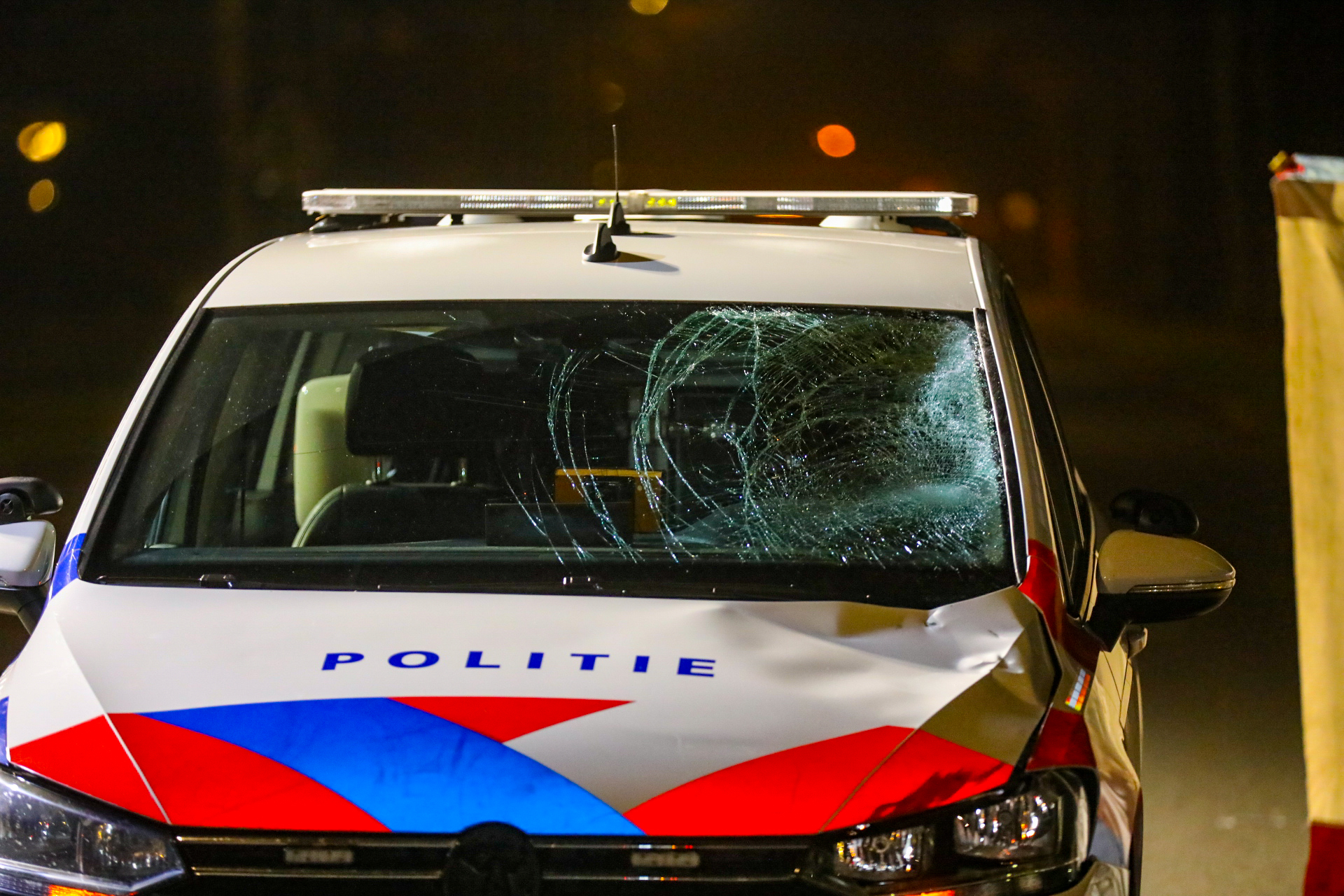 Fietser zwaargewond na ongeluk met politiewagen in Apeldoorn