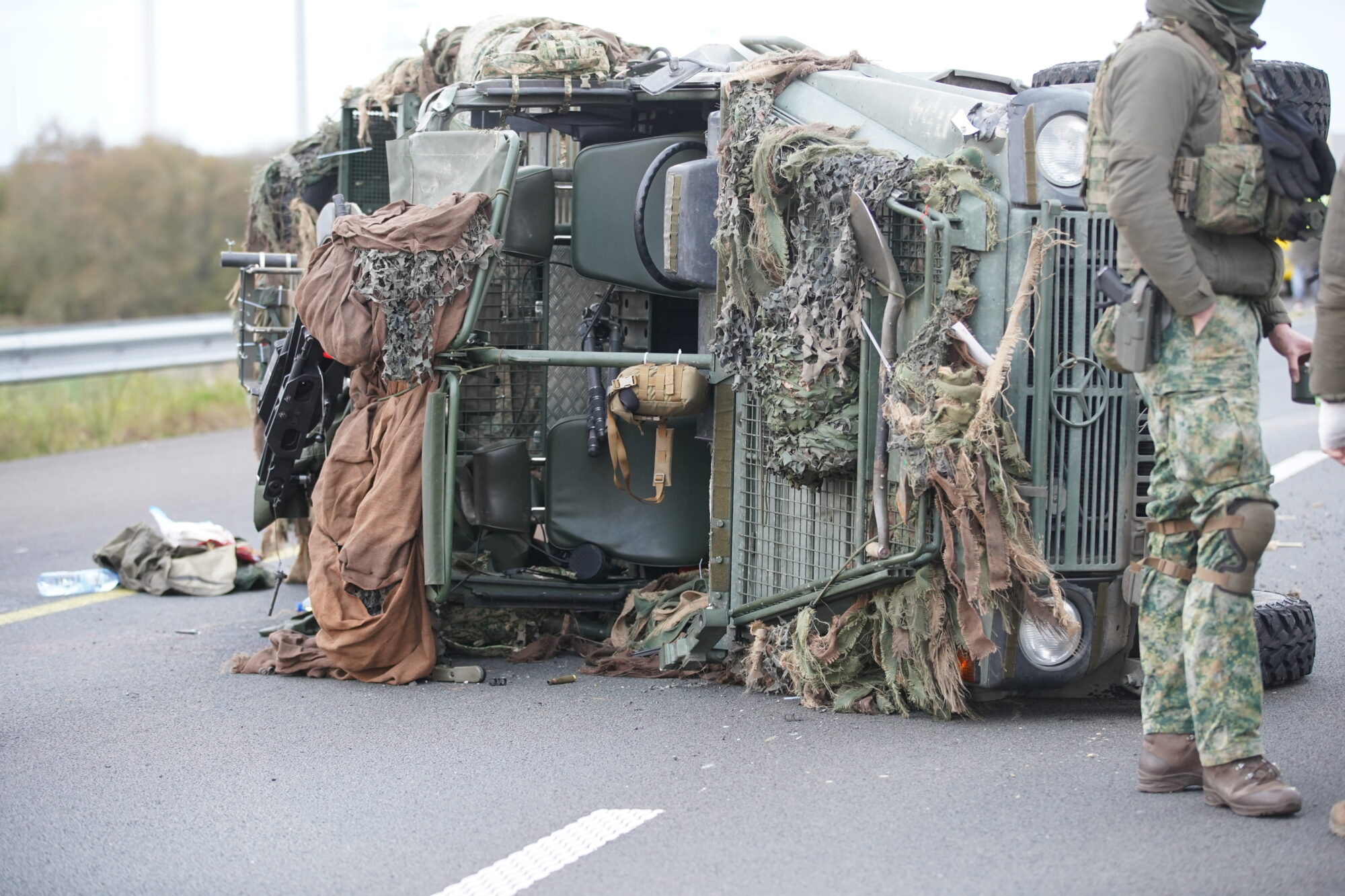 Legervoertuig crasht op A1 bij Apeldoorn, militair gewond naar het ziekenhuis