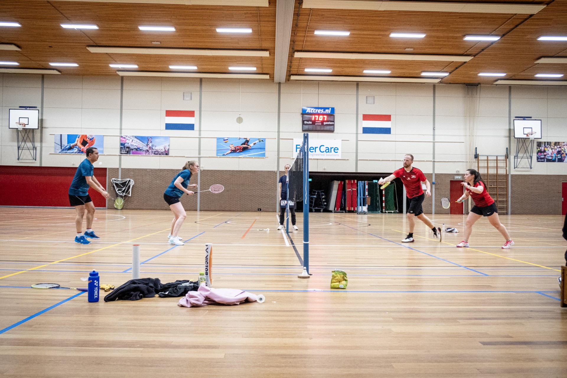 In gemoedelijke én fanatieke sfeer badmintonnen bij BC Appoldro